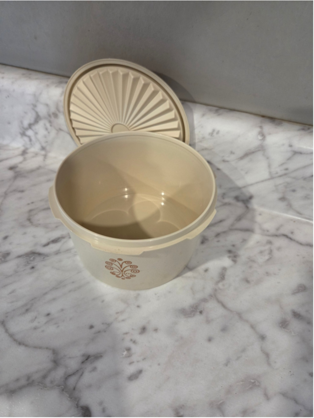 Tupperware Food Storage Container One Size Beige Brown - Picture 2 of 2